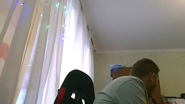 Snapshot of HunterOnBoobs chatting on 02-24-25, 12:59 HunterOnBoobs online show from 02-24-25, 12:59