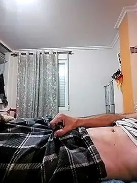 Snapshot of moutt99 chatting on 12-17-25, 02:01 moutt99 online show from 12-17-25, 02:01