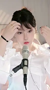 Dou-Dou-er online show from 10-23-25, 12:37