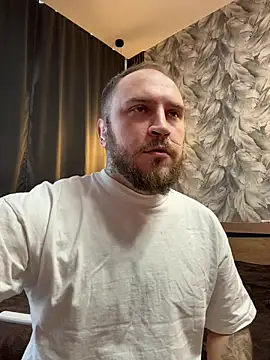 Snapshot of _XxX-XxX_ chatting on 11-29-25, 08:39 XxX-XxX online show from 11-29-25, 08:39