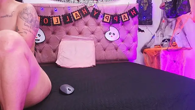 Auroraa miller online show from 10-23-25, 11:53