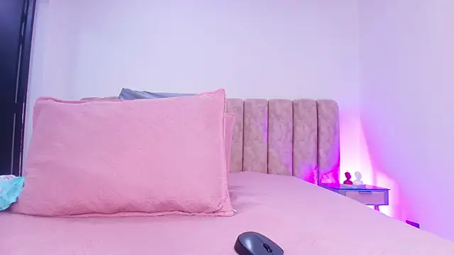 Auroraa miller online show from 11-26-25, 11:55