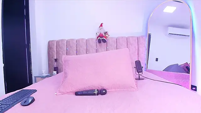 Auroraa miller online show from 12-20-25, 12:01