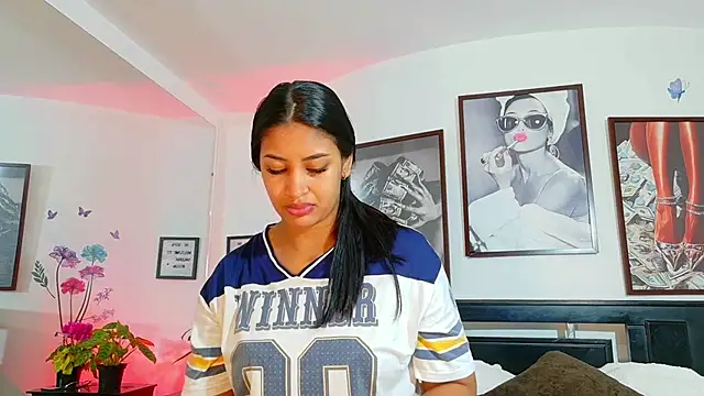 loretahorny online show from 03-24-26, 12:43