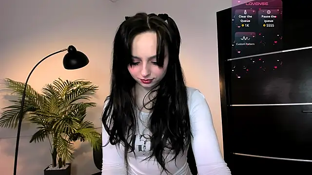 Noirael online show from 04-18-26, 01:15