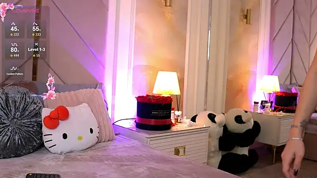 Alexaheyess online show from 10-28-25, 05:33