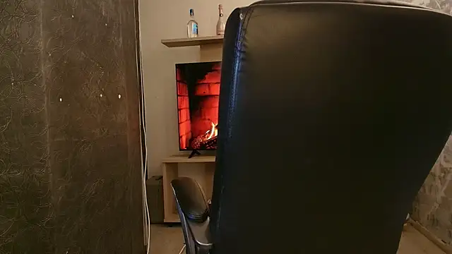 Snapshot of Alahiaa_ chatting on 01-21-25, 03:32 Alahiaa  online show from 01-21-25, 03:32