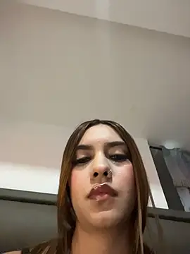 Snapshot of Alahiaa_ chatting on 10-25-25, 02:19 Alahiaa  online show from 10-25-25, 02:19