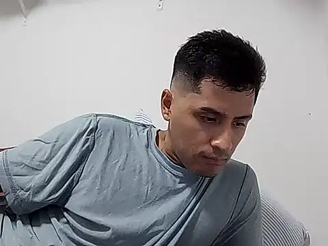 Snapshot of PerroDemonioHot chatting on 09-19-25, 04:03 PerroDemonioHot online show from 09-19-25, 04:03