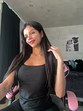 Snapshot of Rosariolovex chatting on 02-18-25, 10:38 Rosariolovex online show from 02-18-25, 10:38