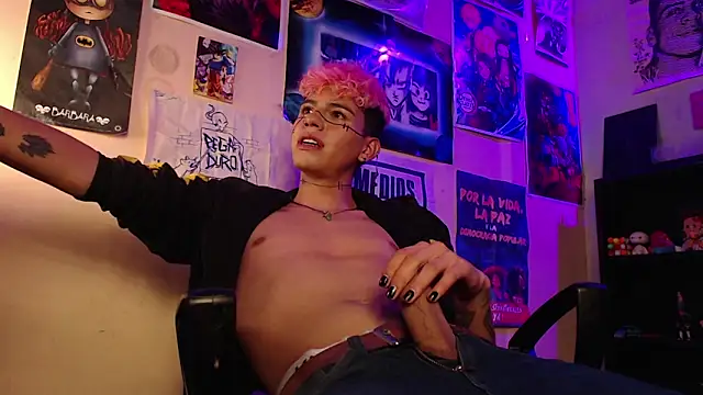 Snapshot of Mickey_Magic chatting on 02-01-25, 11:48 Mickey Magic online show from 02-01-25, 11:48