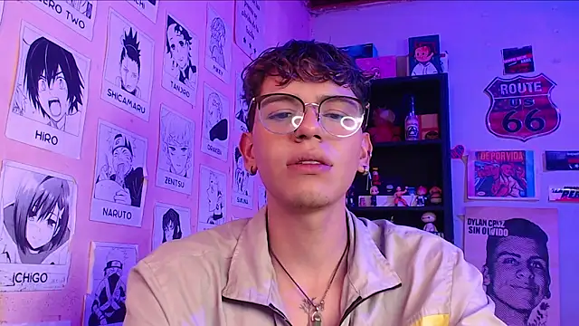 Snapshot of Mickey_Magic chatting on 02-07-25, 06:24 Mickey Magic online show from 02-07-25, 06:24