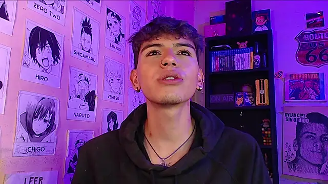 Snapshot of Mickey_Magic chatting on 02-09-25, 08:54 Mickey Magic online show from 02-09-25, 08:54