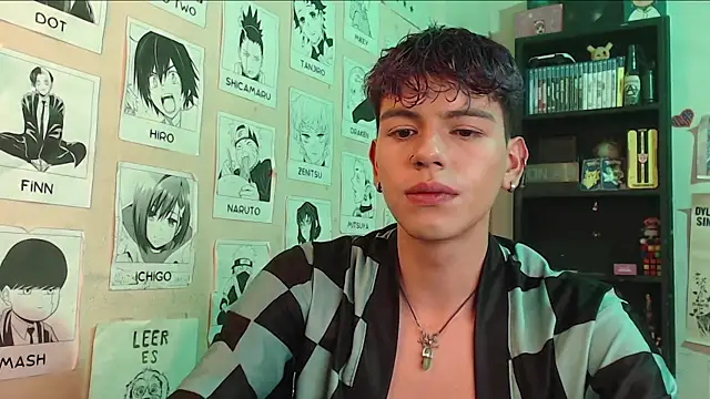 Snapshot of Mickey_Magic chatting on 02-13-25, 06:41 Mickey Magic online show from 02-13-25, 06:41