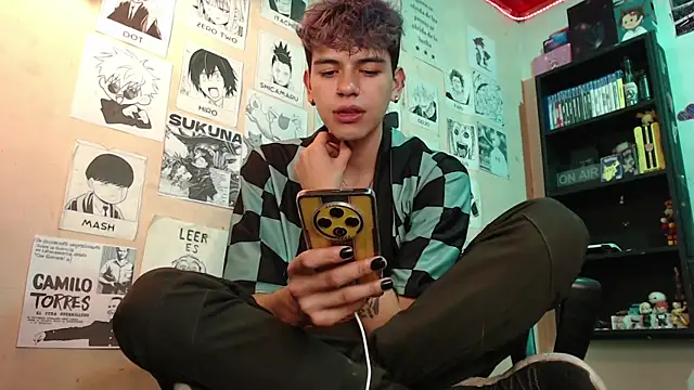 Snapshot of Mickey_Magic chatting on 03-01-25, 02:37 Mickey Magic online show from 03-01-25, 02:37