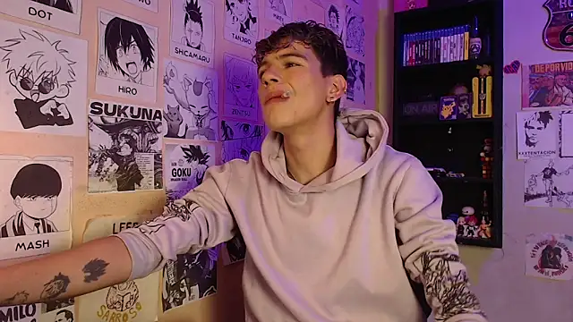 Snapshot of Mickey_Magic chatting on 03-02-25, 05:01 Mickey Magic online show from 03-02-25, 05:01