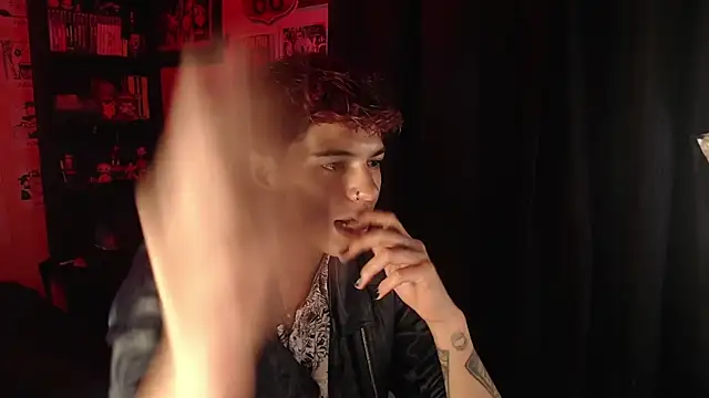 Snapshot of Mickey_Magic chatting on 03-20-25, 09:04 Mickey Magic online show from 03-20-25, 09:04