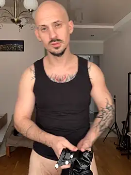 AssHunter4k online show from 10-31-25, 09:10