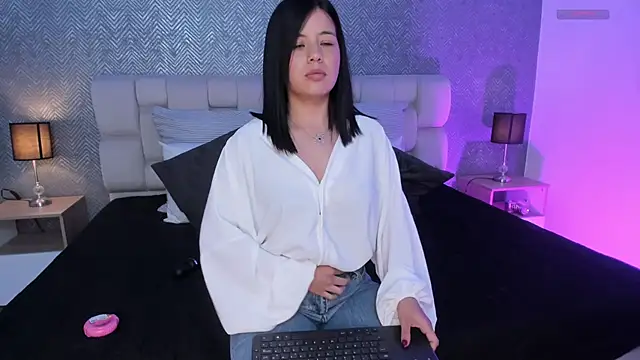 Snapshot of ah_mara_ chatting on 02-21-25, 03:10 ah mara online show from 02-21-25, 03:10