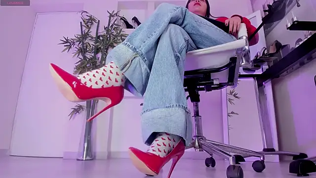 hannah howeell   online show from 04-21-26, 09:59