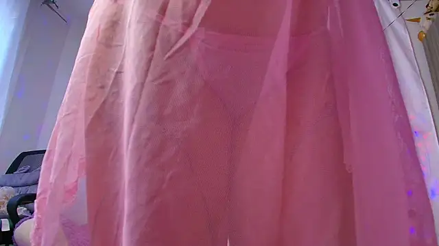 Snapshot of MiaFlamesxxx chatting on 09-27-25, 07:30 MiaFlamesxxx online show from 09-27-25, 07:30