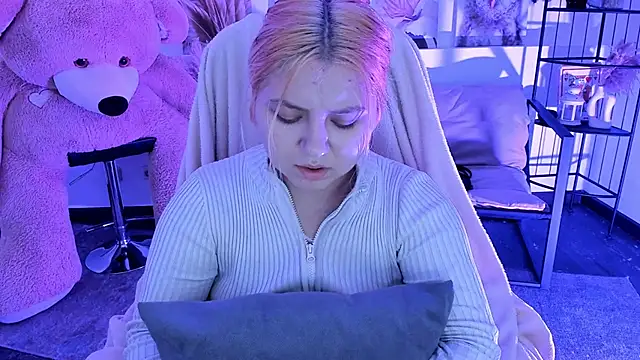 DiaAngell online show from 11-24-25, 06:51