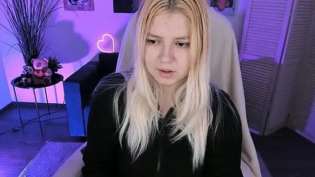 DiaAngell online show from 11-28-25, 07:49