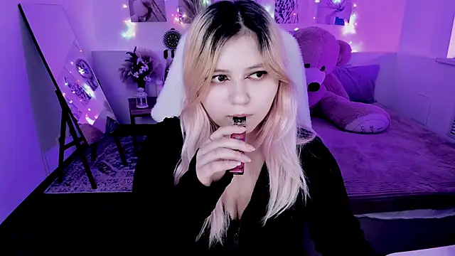 DiaAngell online show from 04-11-26, 07:29