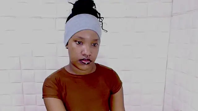 EroticSexyPrada online show from 04-19-26, 05:45