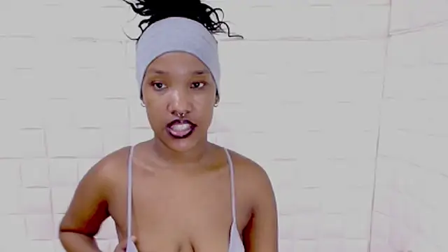 EroticSexyPrada online show from 04-19-26, 06:10