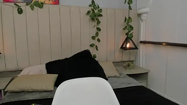 Paulina Lopezz online show from 11-13-25, 09:47