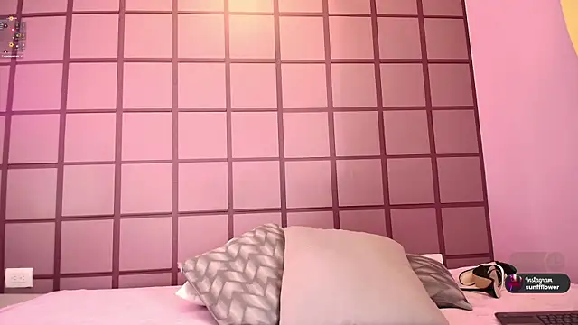 Snapshot of LissMonroe chatting on 12-15-25, 10:52 LissMonroe online show from 12-15-25, 10:52