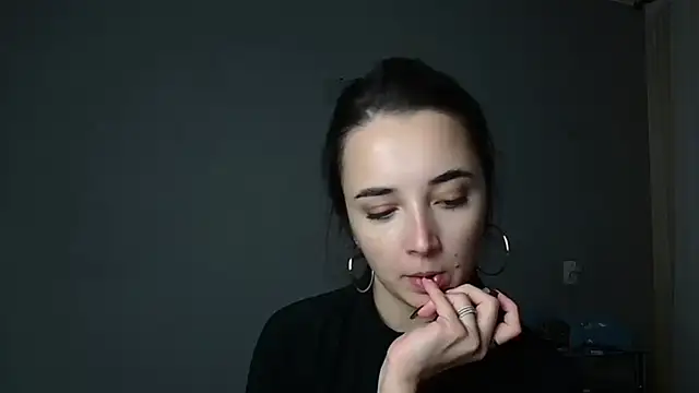 Eva Gloryy online show from 11-26-25, 01:23