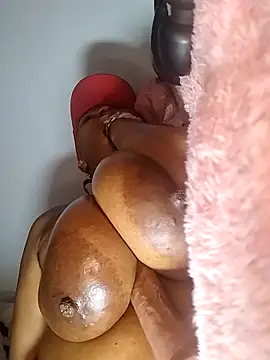 Snapshot of bubblendz1988 chatting on 11-28-25, 03:53 bubblendz1988 online show from 11-28-25, 03:53