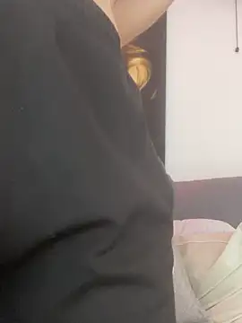 Snapshot of viktoria_davis_ chatting on 06-22-26, 03:25 viktoria davis online show from 06-22-26, 03:25