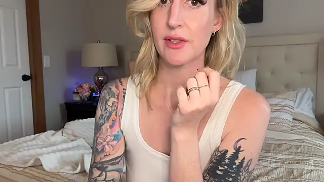 Snapshot of Officiallyonlytams chatting on 11-24-25, 05:12 Officiallyonlytams online show from 11-24-25, 05:12