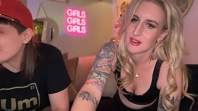 Snapshot of Officiallyonlytams chatting on 02-15-26, 12:29 Officiallyonlytams online show from 02-15-26, 12:29