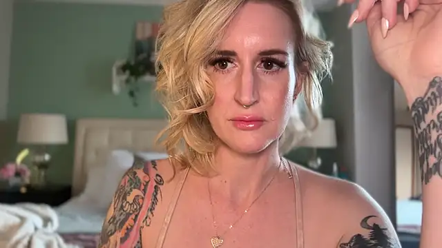 Snapshot of Officiallyonlytams chatting on 03-08-26, 05:17 Officiallyonlytams online show from 03-08-26, 05:17