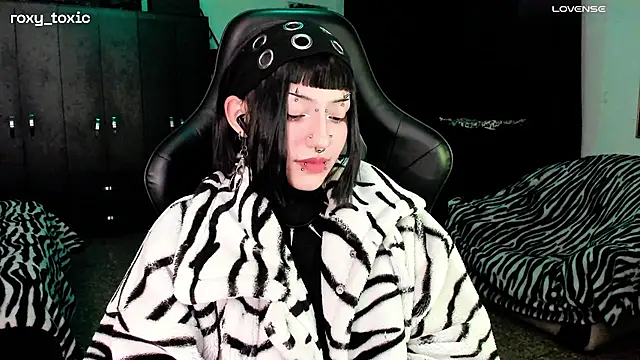 roxy toxic online show from 11-13-25, 12:42