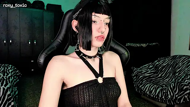 roxy toxic online show from 11-18-25, 12:38