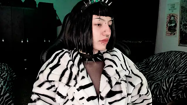 Snapshot of roxy_toxic chatting on 12-17-25, 02:28 roxy toxic online show from 12-17-25, 02:28