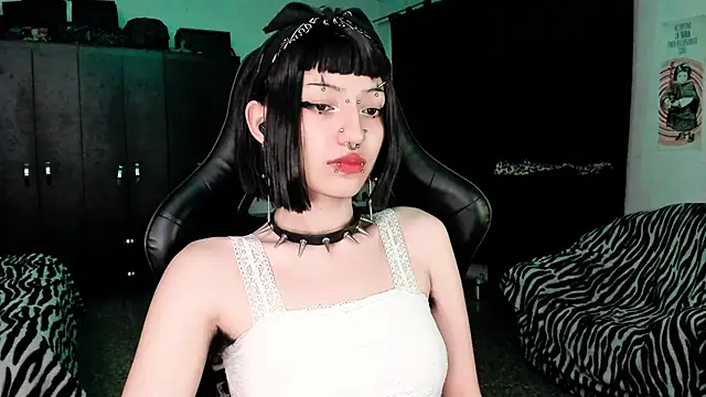 Snapshot of roxy_toxic chatting on 01-08-26, 02:47 roxy toxic online show from 01-08-26, 02:47