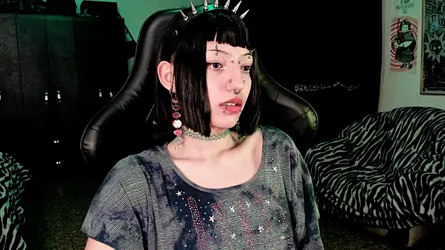 Snapshot of roxy_toxic chatting on 01-12-26, 11:54 roxy toxic online show from 01-12-26, 11:54