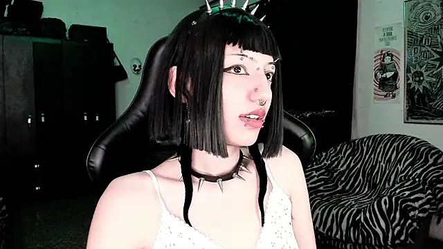 Snapshot of roxy_toxic chatting on 02-04-26, 01:00 roxy toxic online show from 02-04-26, 01:00