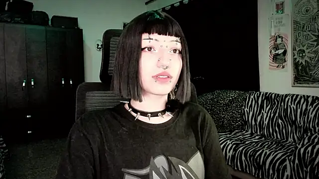 Snapshot of roxy_toxic chatting on 02-24-26, 12:52 roxy toxic online show from 02-24-26, 12:52