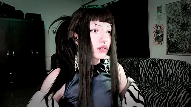 Snapshot of roxy_toxic chatting on 03-06-26, 01:35 roxy toxic online show from 03-06-26, 01:35