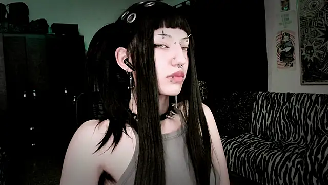 Snapshot of roxy_toxic chatting on 03-24-26, 01:32 roxy toxic online show from 03-24-26, 01:32