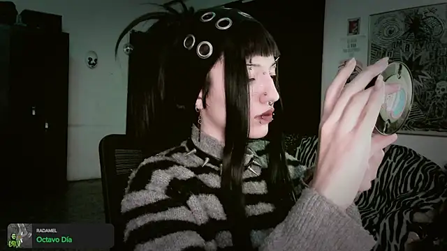 Snapshot of roxy_toxic chatting on 04-03-26, 01:25 roxy toxic online show from 04-03-26, 01:25