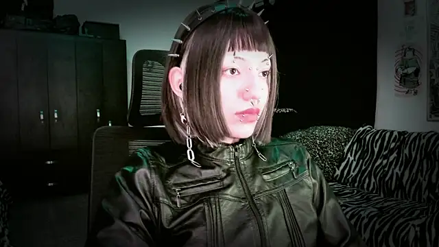 Snapshot of roxy_toxic chatting on 04-28-26, 01:26 roxy toxic online show from 04-28-26, 01:26