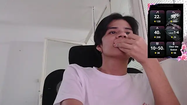 Snapshot of Dha_lia0 chatting on 10-18-25, 01:45 Dha lia0 online show from 10-18-25, 01:45